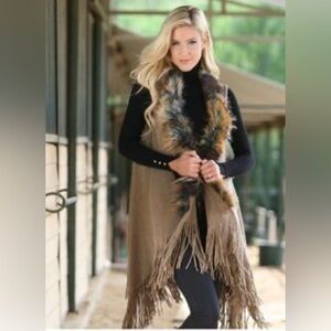 Women’s Fringe And Faux Fur Collar Vest Size‎ XL Mob Wife Tan Western Penny Lane